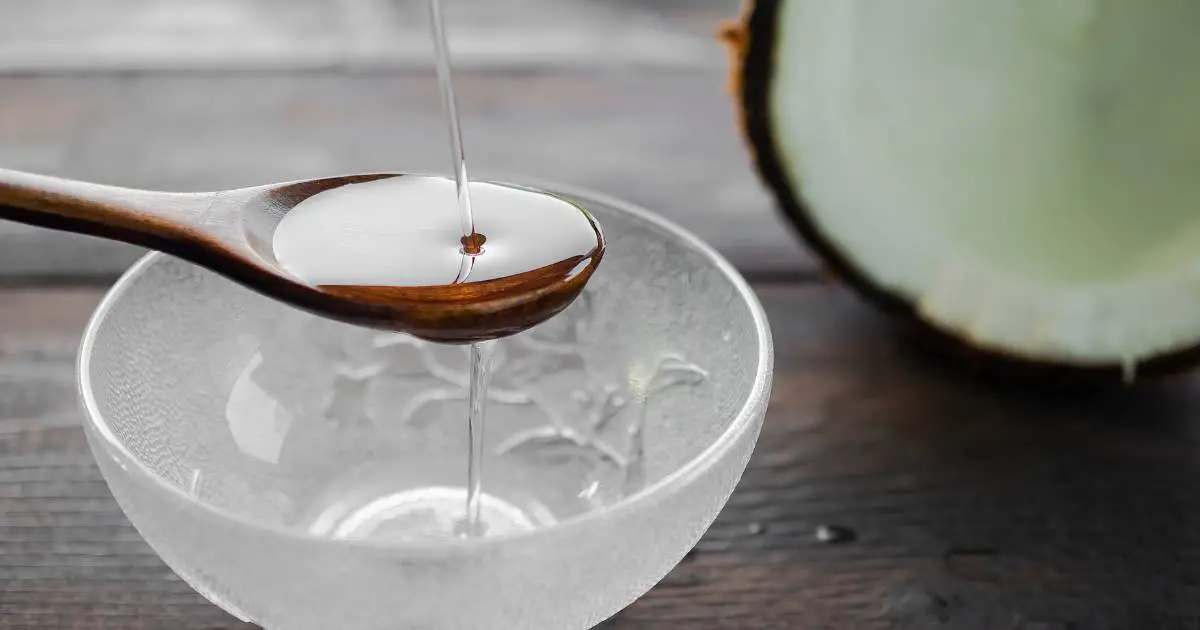 Coconut-Oil Coconut-Oil to fight frizzy hair